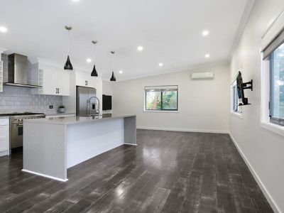 15 Loch Lomond Ave, Farmborough Heights