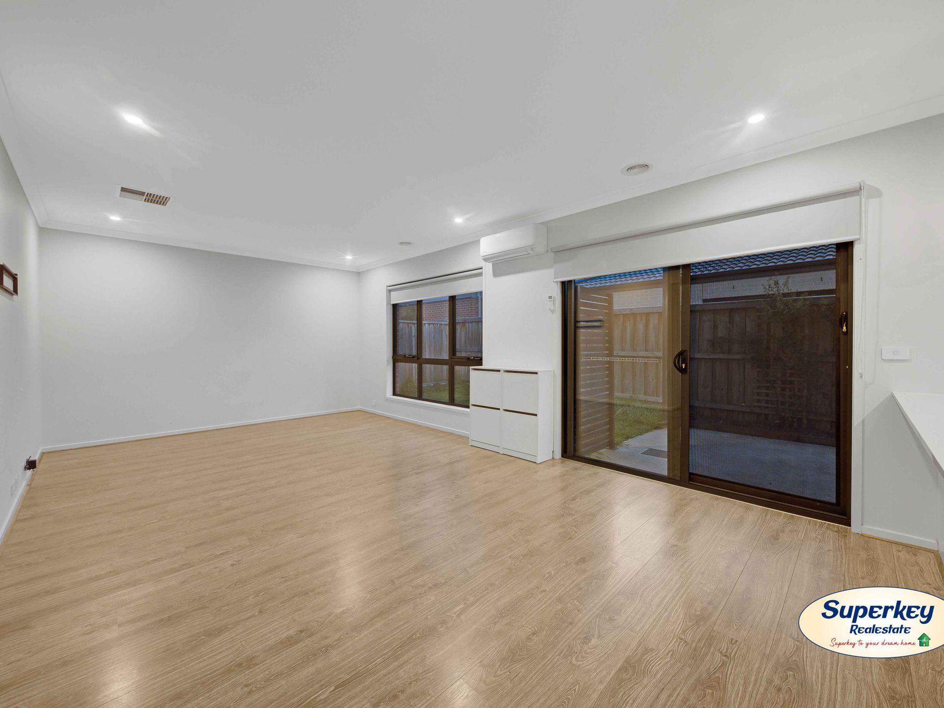 32 Chromite Circuit, Weir Views
