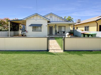 7 Renfree Street, Forbes