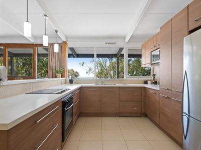 32 Seaview Drive, Happy Valley