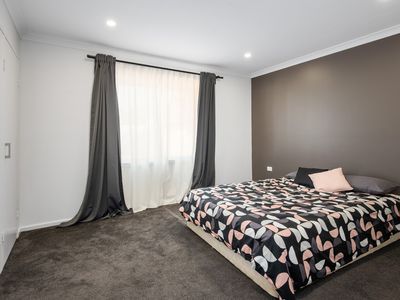 3 Holroyd Way, Boulder