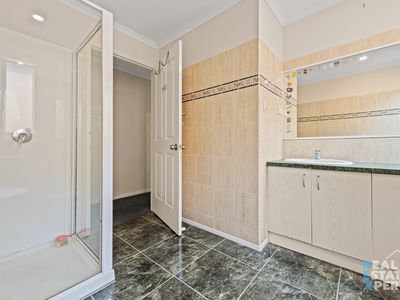 6 Nilufa Court, Hampton Park