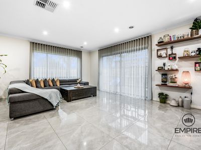 1 Tara Boulevard, Officer