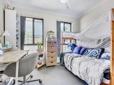 45 Stringybark Street, Regents Park