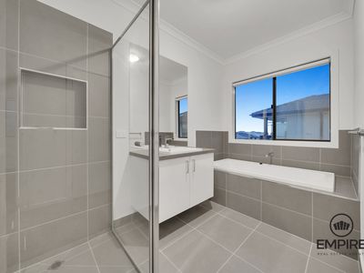 100 Clara Drive, Clyde North