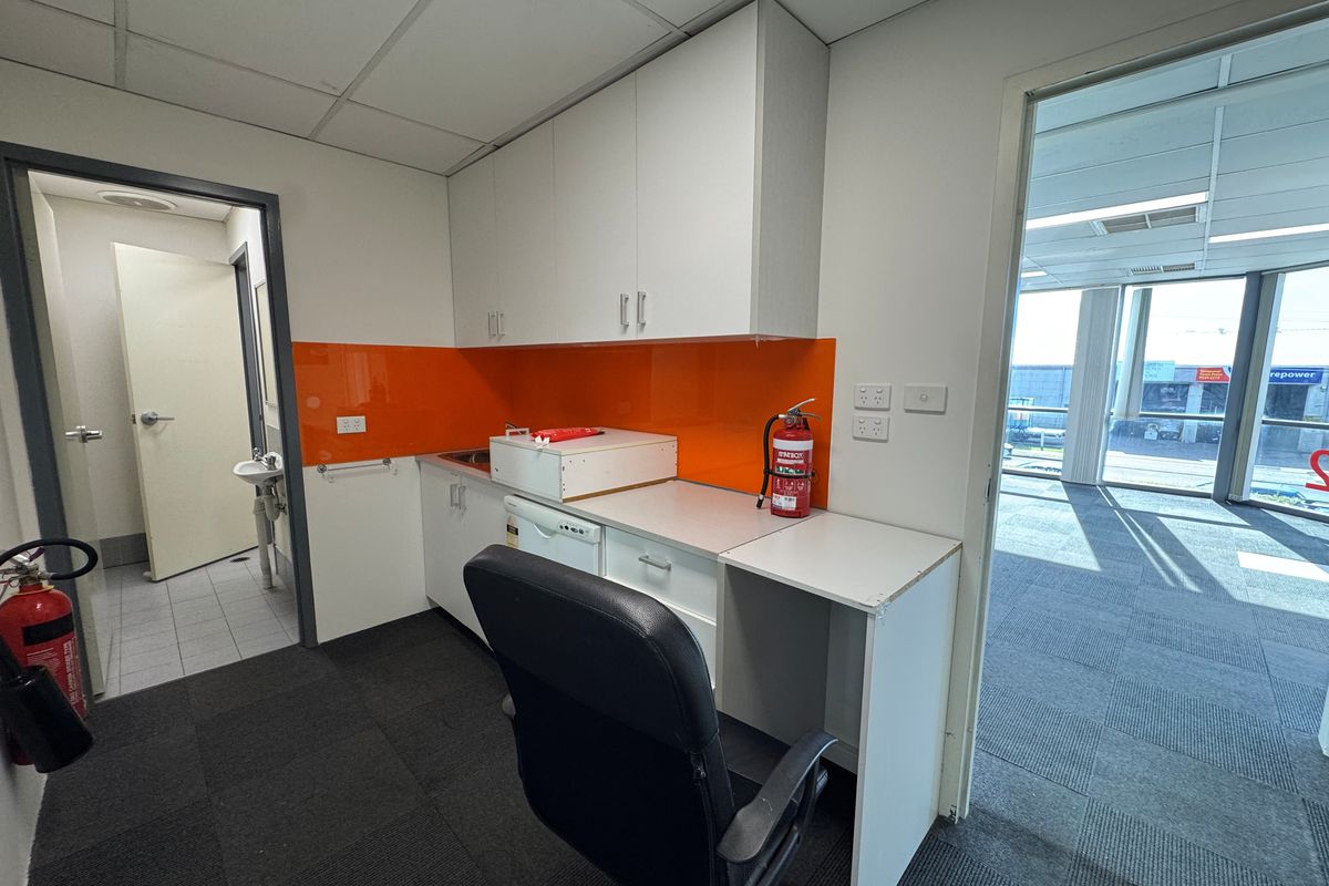 Office & Showroom / Unit 2/2 Endeavour Road, Caringbah
