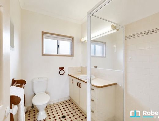 A Rare Opportunity on a North-Facing 880m² Block image 14