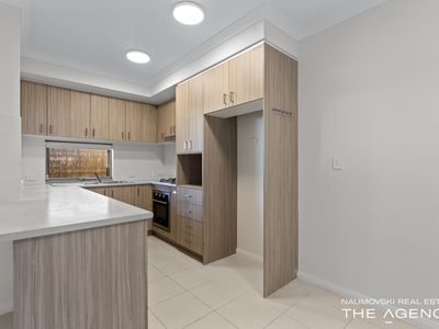 2 / 8 Peppering Way, Westminster