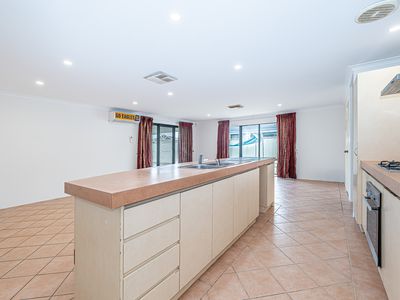 22 Mary Mackillop Glen, Queens Park