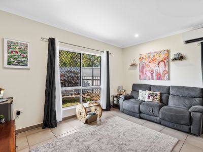 2 / 2 Priore Court, Moulden