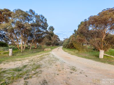 42 Harold Matthews Road, Banyena