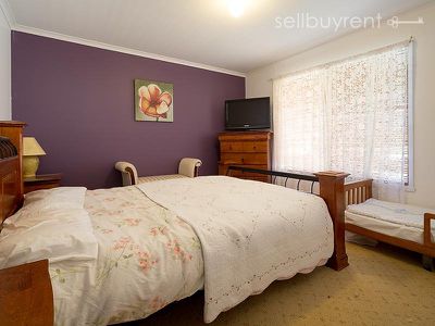 6 VISTA COURT, Bellbridge