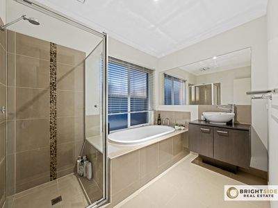 4 Bay Vista, Pakenham