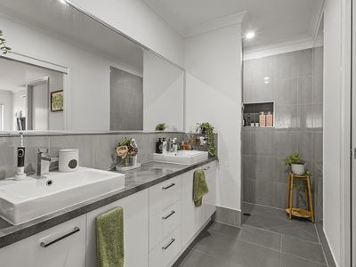 27 Pine Street, Cooroy
