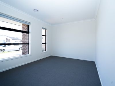 54 Follett Boulevard, Clyde