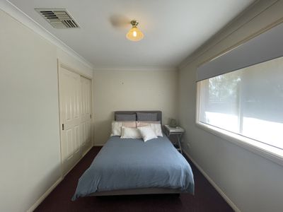 1 / 93 Twickenham Drive, Dubbo