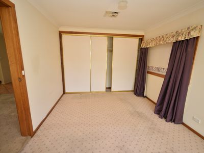 5 Ebelina Crescent, Parkes