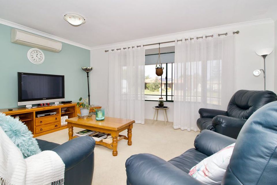 77 Triton Avenue , Waikiki