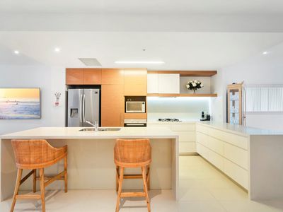 2 Sunset Avenue, Paradise Point
