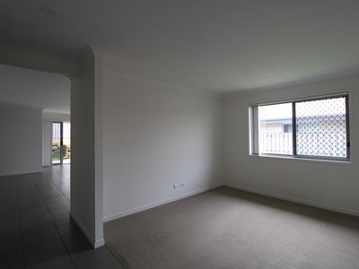 73 Greenwich Ave, Pimpama