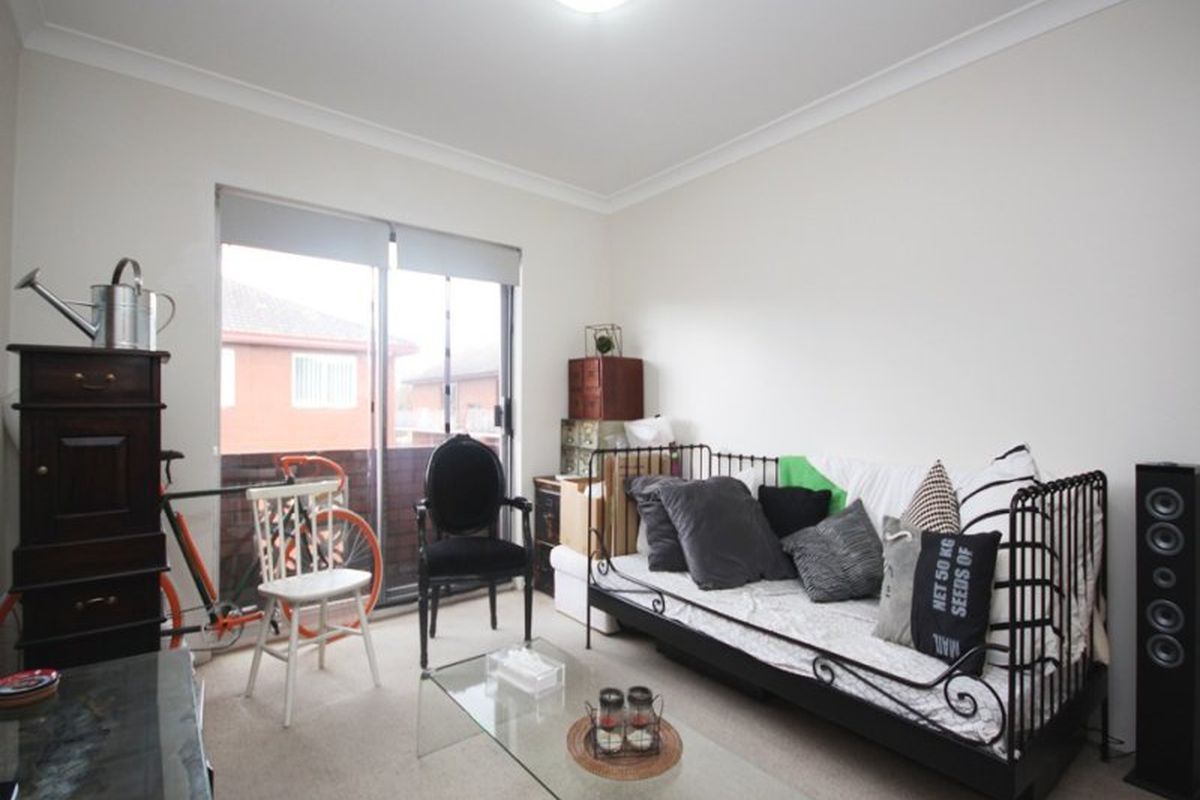 11 / 2 Macintosh Street, Mascot