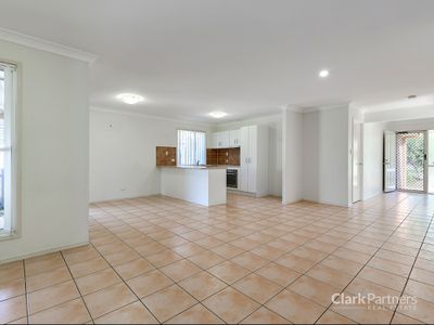 16 Bishop Court, Lawnton