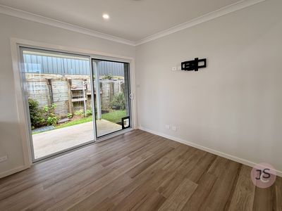 22 WATTLEBIRD CRESCENT, Elermore Vale