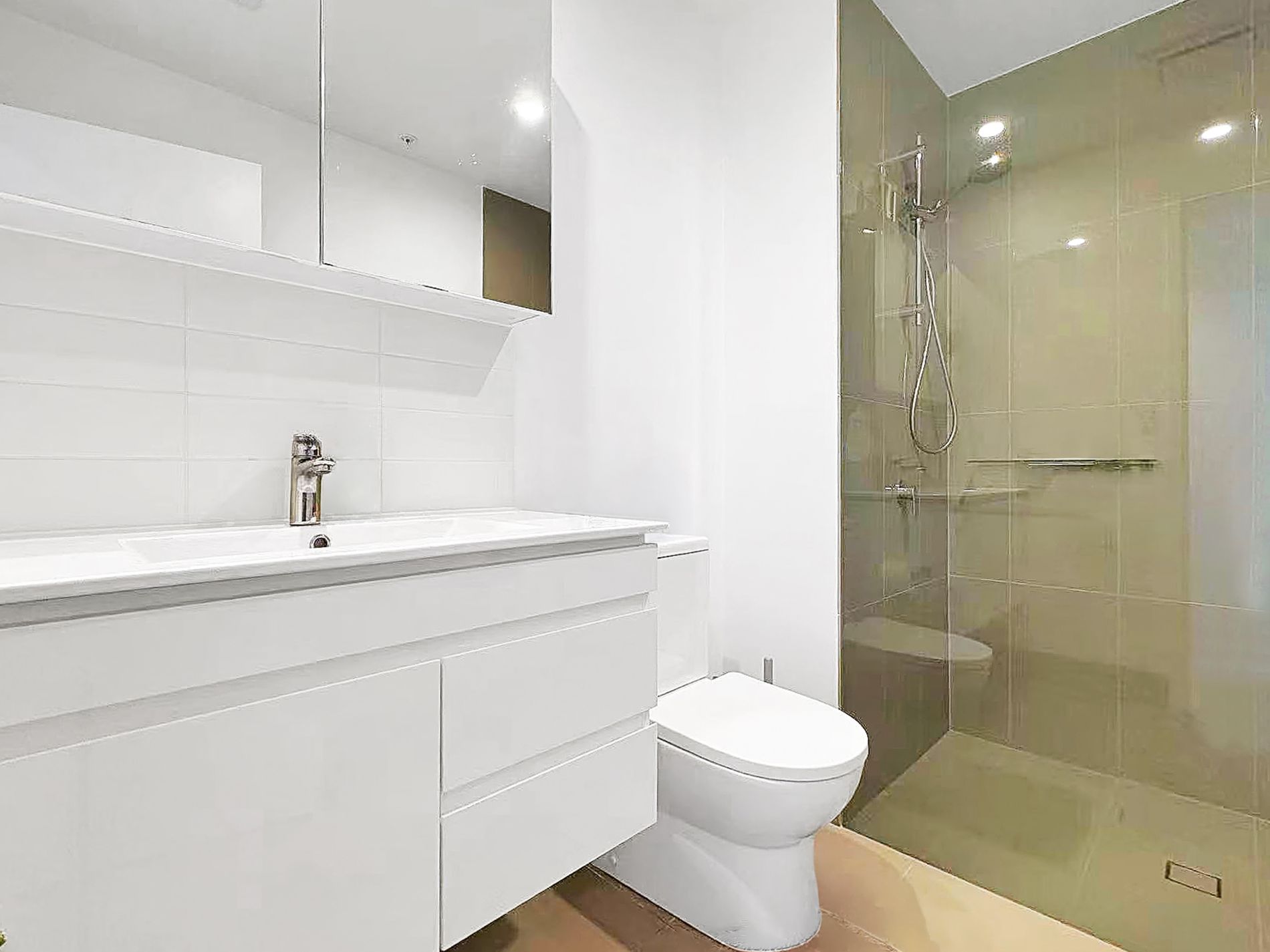 20801 / 320 MacArthur Avenue, Hamilton