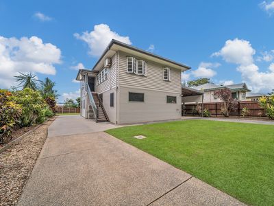 36 Downing Street, Earlville