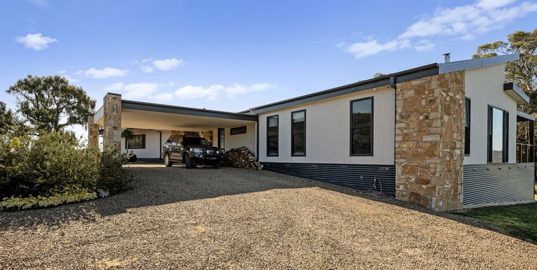 665 Fernhills Road, Marraweeney