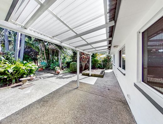 3 Bedroom home with established garden and solar power image 10