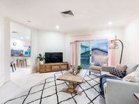 1 Nowingi Close, Eight Mile Plains