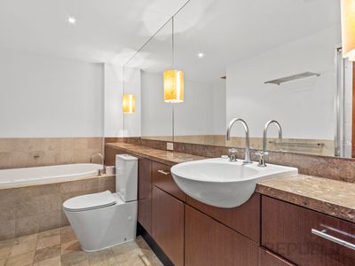 4 / 600 GLADES DRIVE, Robina
