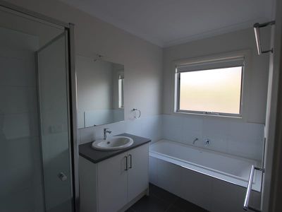 5 Chablis Court, Waurn Ponds