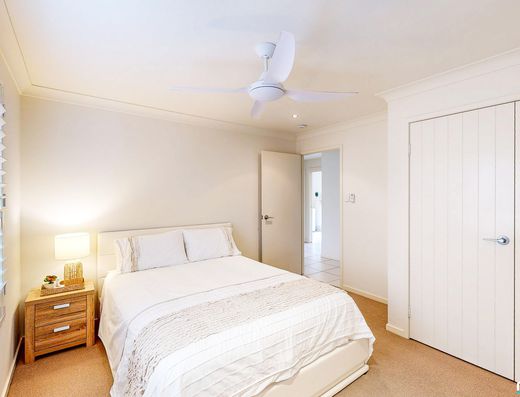 Immaculate Home with Side Access & Short Walk to Town image 16