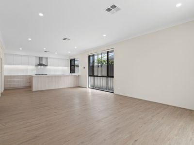 21 Corbett Way, Booragoon