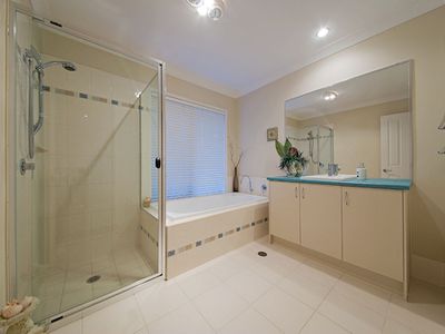 20 Baychester Place, Wakerley