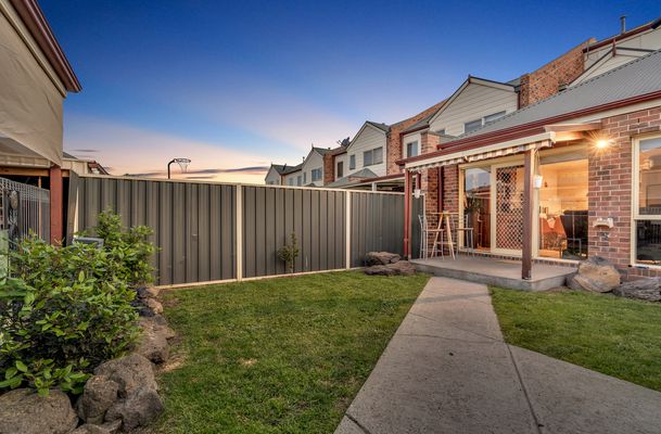 9 Meadowbank Lane, Craigieburn