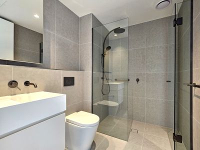 601 / 8 Louise Street, Melbourne