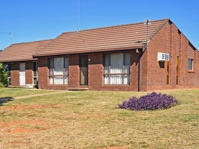 1&2 / 80 Baird Drive, Dubbo