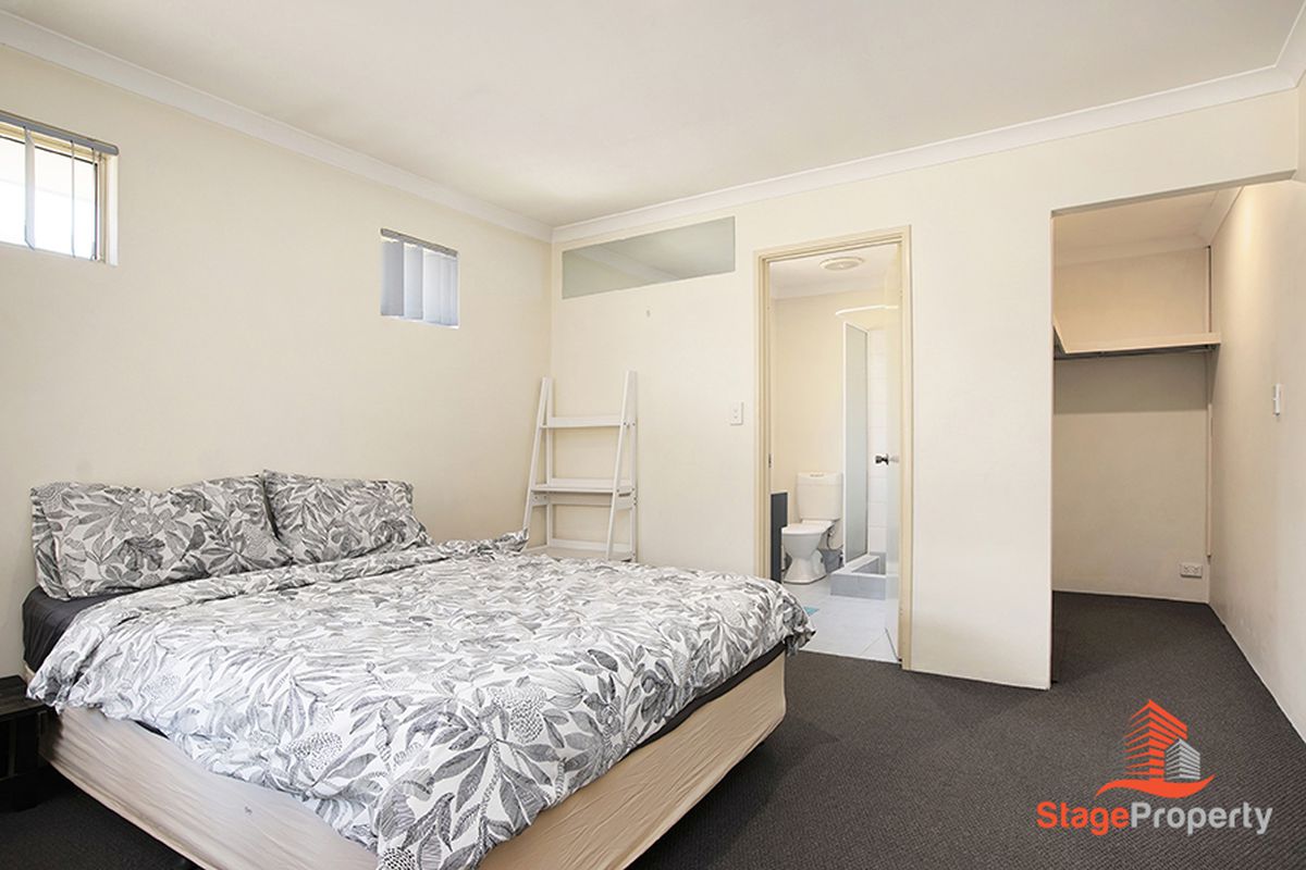 36B Lodesworth road, Westminster