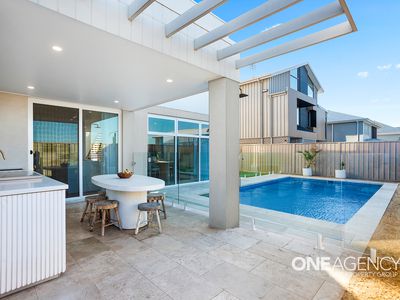 10 Seaside Avenue, Shell Cove