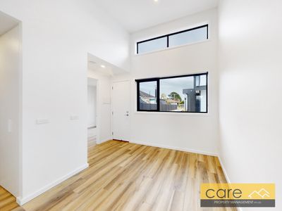 4 / 5 Maple Court, Doveton