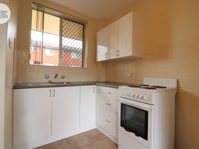 5 / 4 Bank Street, Meadowbank