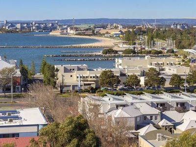 2 / 18 Ommanney Street, Bunbury