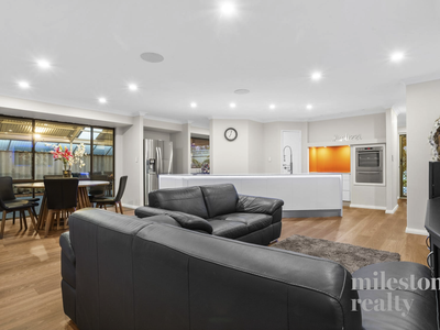 10 Bulrush Drive, Bibra Lake