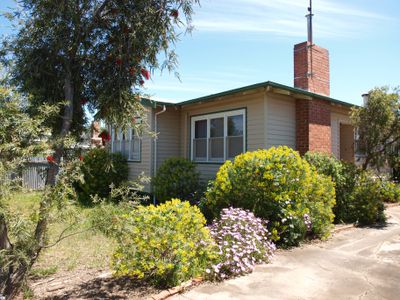 32 Armstrong Street, Charlton