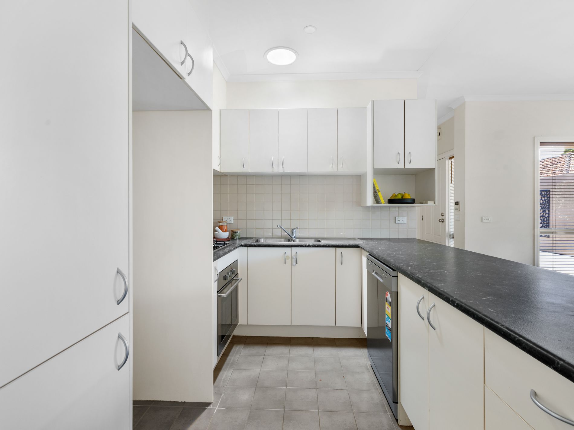 2 / 198 Civic Parade, Altona