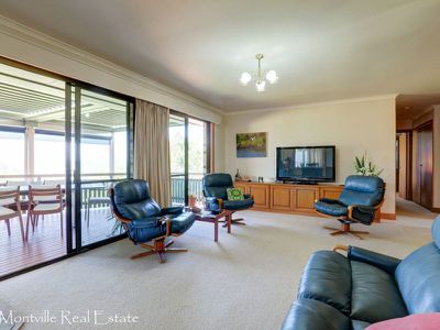152-166 Western Avenue, Montville