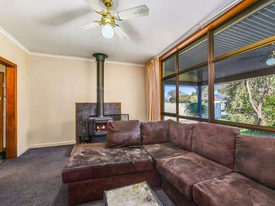 25 English Drive, Millicent